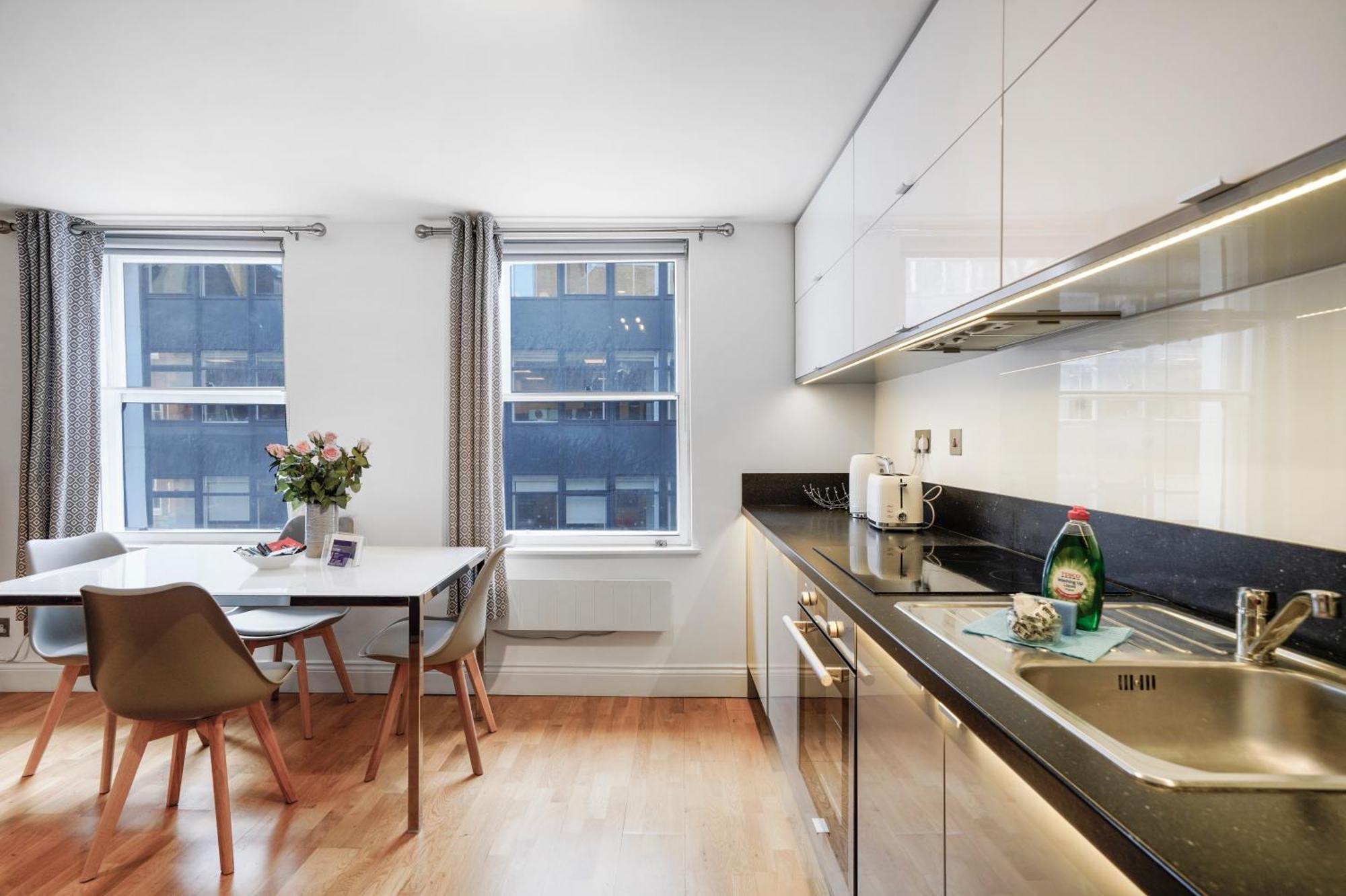 Apt 3, Soho Apartments 2Nd & 3Rd Floors By Indigo Flats Londres Extérieur photo