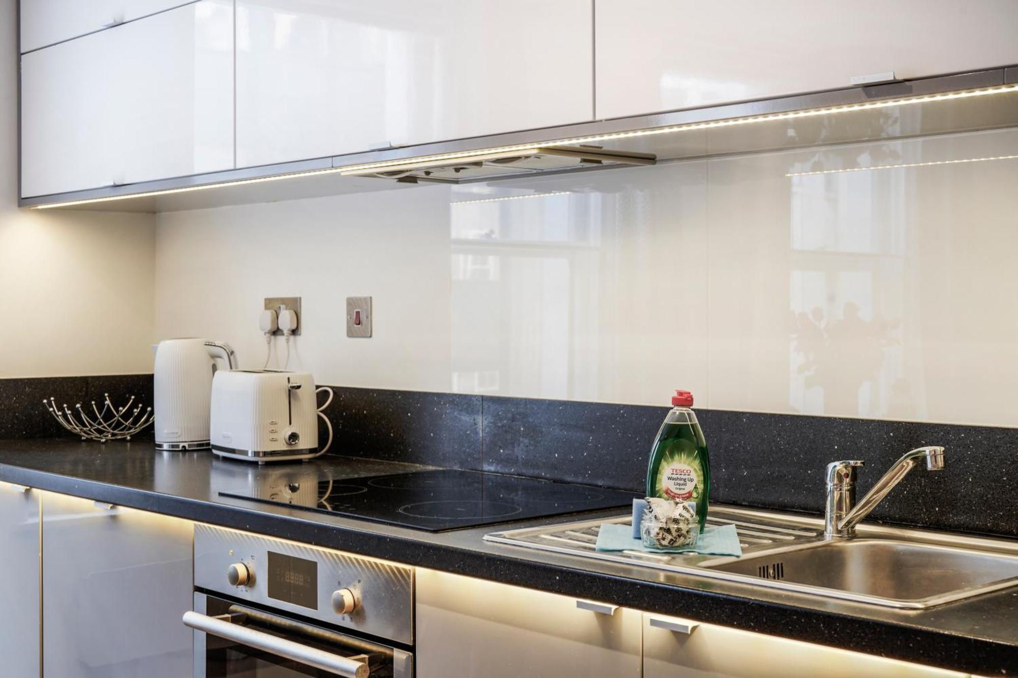 Apt 3, Soho Apartments 2Nd & 3Rd Floors By Indigo Flats Londres Extérieur photo