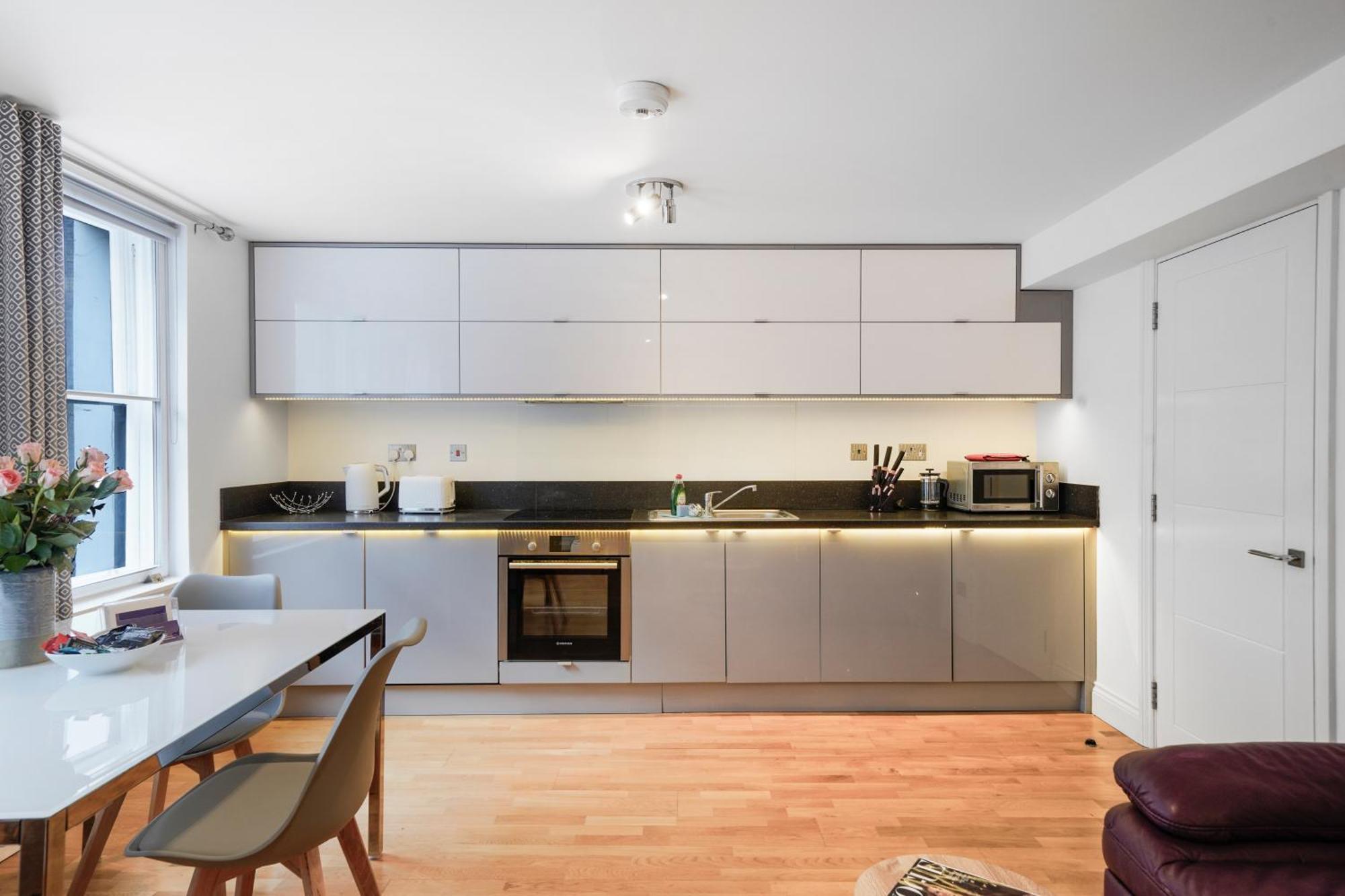 Apt 3, Soho Apartments 2Nd & 3Rd Floors By Indigo Flats Londres Extérieur photo